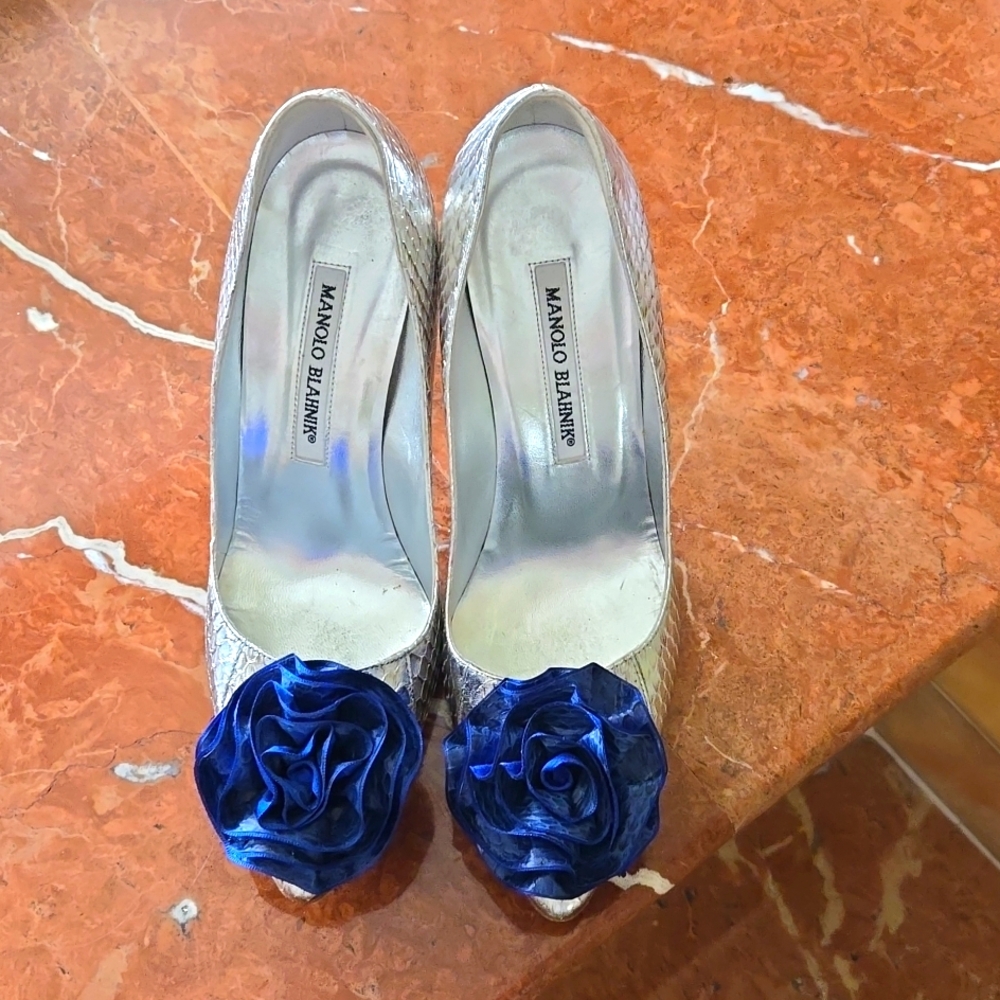 Manolo Blahnik silver shoes with the flower buckles